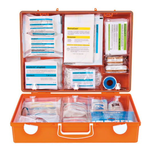 Der W. Söhngen GmbH Erste-Hilfe Senioren Heim und Pflege MT-CD orange gefüllt Erste Hilfe Kasten (1 Stück) enthält übersichtlich geordnetes medizinisches Verbrauchsmaterial wie Aluderm® Binden, Mullbinden, Streifen, Tapes, Scheren, Handschuhe und Desinfektionstücher.