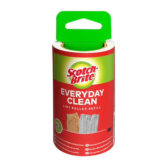 Die Scotch-Brite™ Everyday Clean Ersatz-Fusselrolle, 56 Blatt, 1/Packung von 3M Deutschland GmbH, verfügt über einen grünen Griff und ein rotes Etikett mit Kleidungsbildern, Produktinformationen und hebt die effektive Fusselentferner-Funktion hervor.
