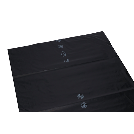 Eine schwarze Kunststoffplatte der EMIL DEISS KG (GmbH + Co.), Produkt DEISS 95012 (650+550x1350x0,1 mm, 50 Stück), mit Recycling-/Kunststoffsymbolen, der Zahl 65 und einer leicht reflektierenden Oberfläche auf weißem Hintergrund.