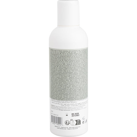 Weiße Kunststoffflasche mit weißem Verschluss, von hinten gesehen. Das Etikett enthält Angaben und Hinweise zu Abena Re-Seller GmbH Haar- und Körpershampoo "Waschen ohne Wasser", 200 ml | Karton (6 Packungen), sowie Recycling- und Barcodesymbole.