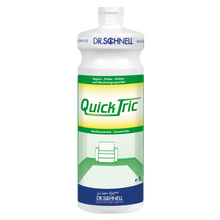Eine weiße 1-Liter-Flasche Dr. Schnell QUICK TRIC der DR.SCHNELL GmbH & Co. KGaA, mit einem grün-gelben Etikett, das einen Stuhl in einem Raum mit grünem Teppichboden zeigt, blauer Schrift und weißem Verschluss - perfekt für die professionelle Reinigung.