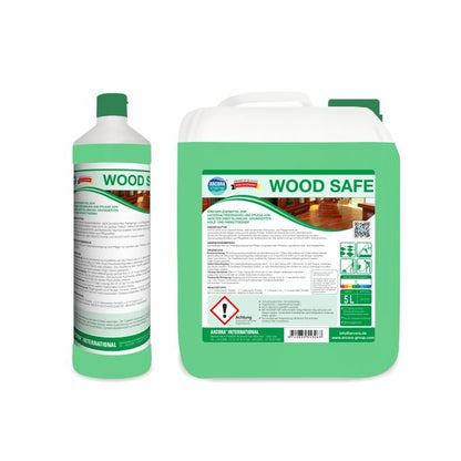 Deux conteneurs Arcora WOOD SAFE vert-blanc - une bouteille haute et un pichet de 5 litres avec poignée - servent à l'entretien et au soin des sols en bois et parquets huilés ou apprêtés à l'huile/cire. Les deux ont des instructions détaillées sur les étiquettes.
