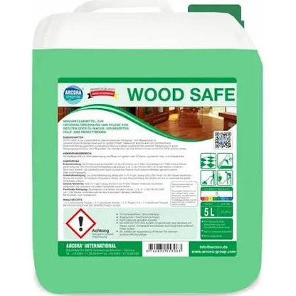 Un récipient en plastique vert de 5 litres portant l'inscription "Arcora WOOD SAFE WISCHPFLEGE" de la société Arcora International GmbH contient des instructions d'utilisation, des consignes de sécurité, une photo du sol en bois et indique l'entretien des sols en bois et parquets huilés ou traités à l'huile/cire.
