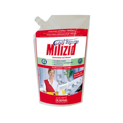 Un sachet de recharge d'un litre de Dr. Schnell Milizid Cool Breeze Nettoyant sanitaire et dissolvant de calcaire de DR.SCHNELL GmbH & Co. KGaA, avec une étiquette rouge contenant des informations sur le produit, des instructions et une photo d'une personne souriante en uniforme.