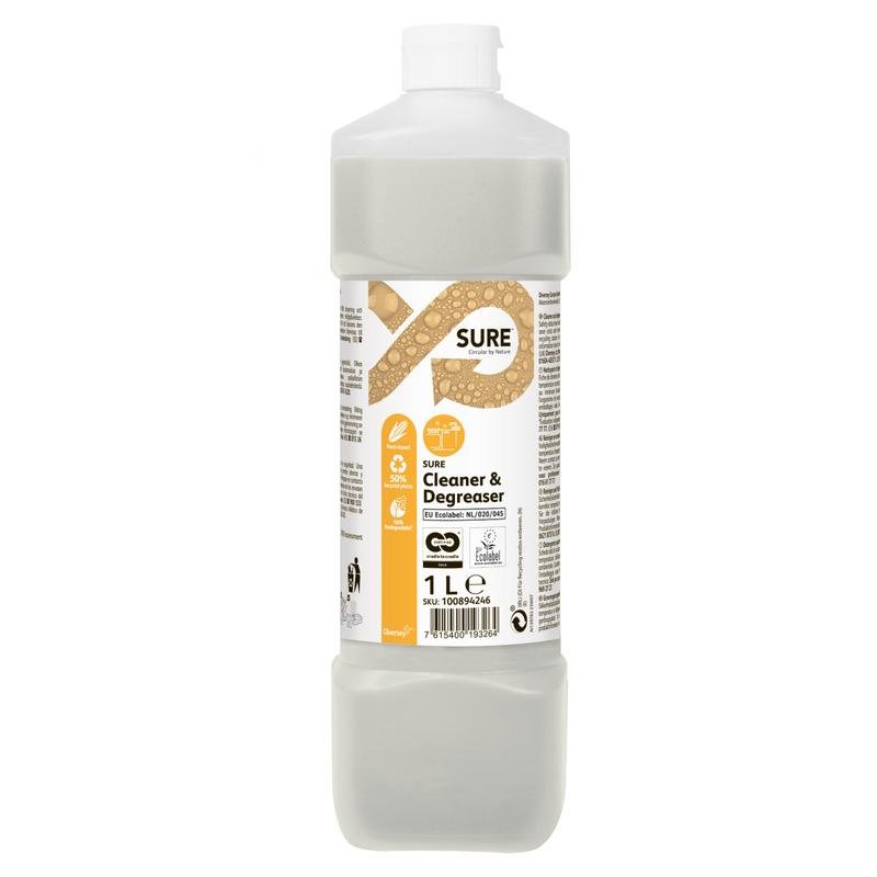 Une bouteille de 1 litre de SURE Cleaner & Degreaser (dégraissant) de Diversey Deutschland GmbH & Co. OHG, avec un bouchon blanc et une étiquette beige, est idéale pour nettoyer et dégraisser les surfaces résistantes à l'eau.