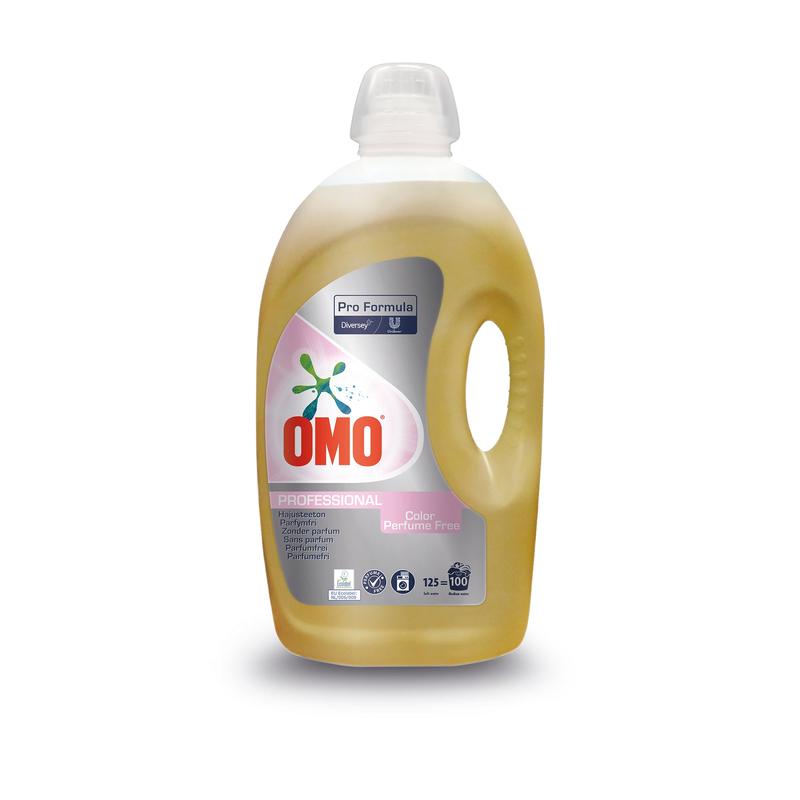 Un flacon de 5L d'Omo Pro Formula sans parfum, détergent sans parfum de Diversey Deutschland GmbH & Co. OHG, idéal pour les tissus colorés et les peaux sensibles, avec poignée et fond blanc étiqueté.