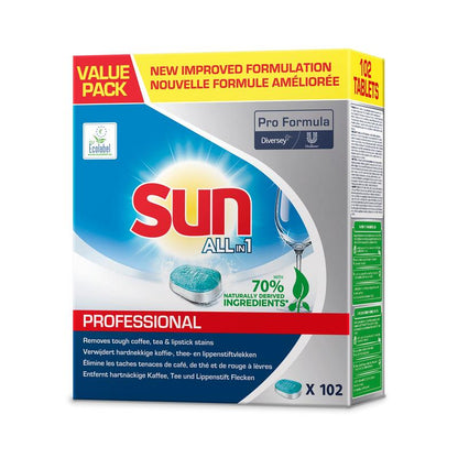 Un paquet de Sun Professional All in 1 Tabs pour lave-vaisselle de Diversey Deutschland GmbH & Co. OHG contient 102 tablettes, est composé à 70 % d'ingrédients naturels et possède une formule améliorée, tout cela est clairement indiqué sur l'emballage.