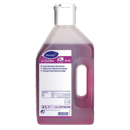 Une bouteille de 2 litres de désinfectant Suma Bac D10 de Diversey Deutschland GmbH & Co. OHG avec un liquide violet-rouge, un bouchon blanc et une étiquette blanc-violet avec des détails sur le produit.