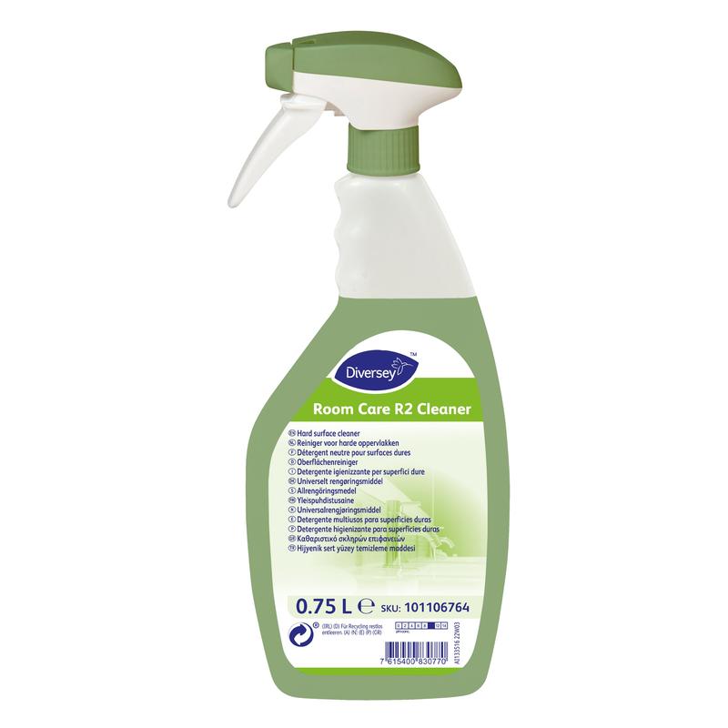 Une bouteille pulvérisateur de 750 ml vert-blanc "Room Care R2 Nettoyant de surface" de Diversey Deutschland GmbH & Co. OHG, avec une étiquette multilingue avec code-barres et SKU 101106764 au bas.