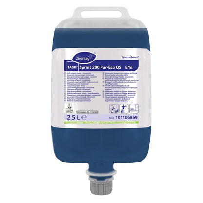 Un récipient de 2,5 litres Diversey TASKI Sprint 200 Pur-Eco, un nettoyant de surface neutre sans traces avec label écologique de l'UE de Diversey Deutschland GmbH & Co. OHG; liquide bleu, étiquette multilingue, bouchon doseur gris au fond.