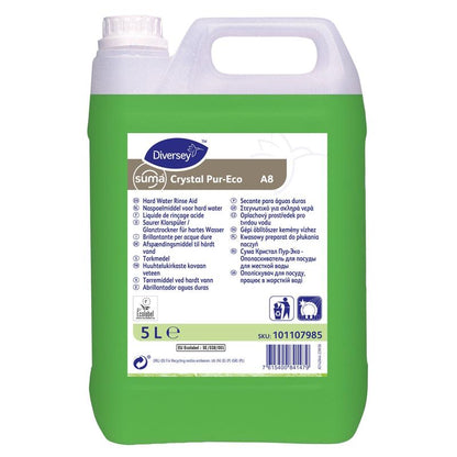 Un conteneur en plastique vert de 5 litres de Diversey Deutschland Suma Crystal Pur-Eco A8, un rinçage acide plus respectueux de l'environnement, avec un couvercle blanc. L'étiquette avant montre des détails, des instructions et un code-barres. Assure un nettoyage efficace et des résultats sans résidus.