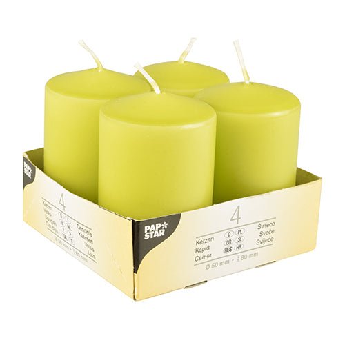 Un paquet de quatre bougies piliers cylindriques couleur ivoire (Ø 50 mm, 80 mm, sommet plat) de Starpak avec des mèches blanches, disposées dans un plateau en carton avec l'inscription « Starpak » et des détails sur le produit sur le côté.