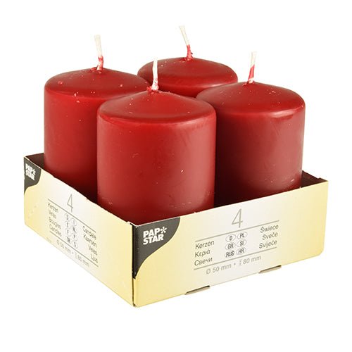 Quatre bougies piliers ivoire Starpak (Ø 50 mm, 80 mm, tête plate) se tiennent debout dans un support en carton beige avec l'inscription « Starpak ». L'emballage montre les détails du produit, la quantité 4 et souligne l'utilisation de cire de haute qualité.