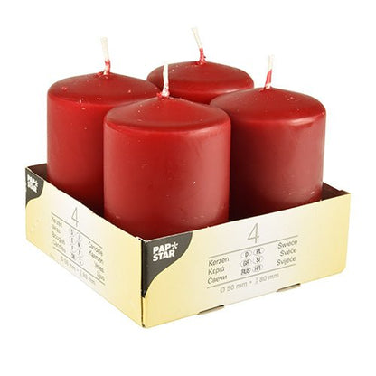 Quatre bougies piliers ivoire Starpak (Ø 50 mm, 80 mm, tête plate) se tiennent debout dans un support en carton beige avec l'inscription « Starpak ». L'emballage montre les détails du produit, la quantité 4 et souligne l'utilisation de cire de haute qualité.