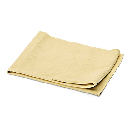 Un chamois beige plié Nölle Profi Brush repose sur un fond blanc, parfait pour un nettoyage sans traces. Ce chiffon en cuir véritable de Nölle Profi Brush Bürsten- & Pinseltechnik e.K. garantit un résultat impeccable.