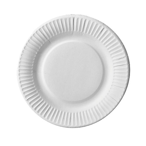 Le PAPSTAR GmbH PAPSTAR 100 assiettes, carton "pure" rond, blanc extra fort est une assiette blanche simple et ronde en carton à fibres fraîches certifié FSC avec un bord surélevé et cannelé, représentée sur un fond blanc.