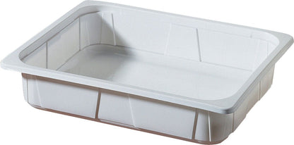 La Duni GmbH PP Schale 1/2 GN Blanc PP 325x265 est un plateau rectangulaire, plat, blanc avec des côtés légèrement surélevés et des coins arrondis, parfait pour une utilisation dans la restauration et présenté sur un fond simple.