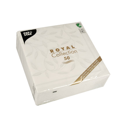 Eine versiegelte Packung mit 50 weißen PAPSTAR "ROYAL Collection" Servietten (40 x 40 cm, 1/4-Faltung) der PAPSTAR GmbH. Die meist weiße Verpackung ist mit goldenem und schwarzem Text sowie einem grünen Zertifizierungslogo in der rechten oberen Ecke versehen.