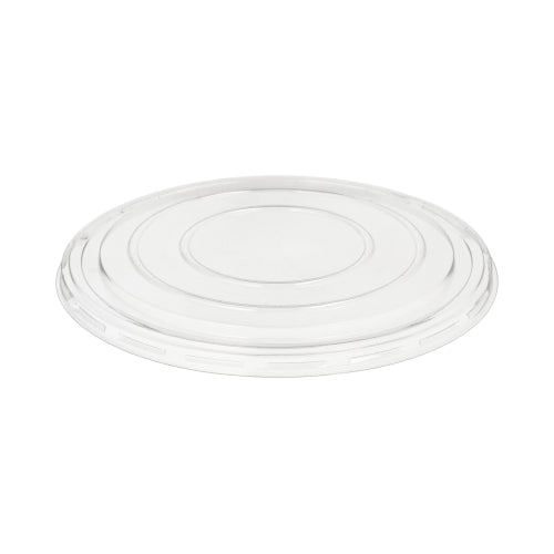 Sur un fond blanc, un couvercle rond et clair Starpak 50 pour bols à salade en R-PET (Ø 18 cm, 1,5 cm) est illustré. Le centre plat et les bords surélevés assurent un stockage sécurisé de votre récipient. Inclus film rétractable (50 pièces).