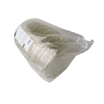 Un sac en plastique transparent avec 50 couvercles ronds Starpak en R-PET pour saladiers (Ø18 cm, 1,5 cm de haut), partiellement visible avec une étiquette latérale; fabriqué en R-PET durable pour un stockage sécurisé.