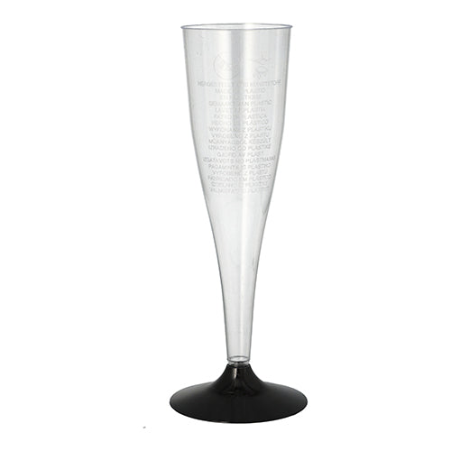Un verre à pied en polystyrène Starpak clair (0,1 l, Ø 5 cm, 17,5 cm) avec un fond noir est debout sur un fond blanc. L'emballage contient six verres élégants avec un texte vertical discret sur le bord.