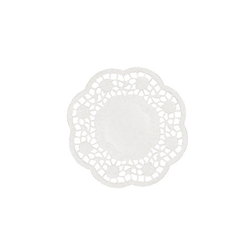 Le PAPSTAR napperon rond pour assiettes et tasses (Ø 10 cm, blanc, 1000 pièces) de la PAPSTAR GmbH avec bord ondulé et découpe en dentelle est idéal pour une décoration de table élégante, ici sur fond blanc.