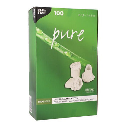 Une boîte verte de la société PAPSTAR avec l'inscription "pure" contient 100 manchons de volaille blancs (1,8 cm), idéaux pour des plats de volaille festifs. L'emballage allemand/français montre deux images de volants, une tige verte avec des gouttes d'eau et les dimensions du produit.