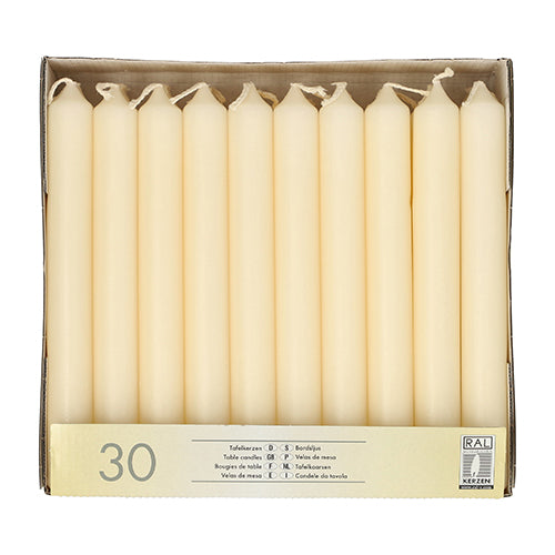 Die Starpak-Box enthält 30 cremefarbene Tafelkerzen (Ø 2,1 cm · 19,6 cm) in zwei Reihen, beschriftet mit Produktinfos und Prüfzeichen – ideal für eine elegante Tischdekoration.