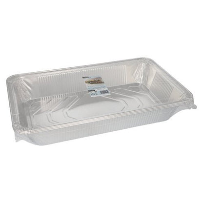 Le conteneur gastronorme Starpak 3 est un conteneur rectangulaire jetable en aluminium (8,5 l, 8 cm x 32,6 cm x 52,7 cm) avec un bord surélevé et une étiquette de produit à l'intérieur, affiché vide sur un fond blanc simple (3 pièces, sous film rétractable).