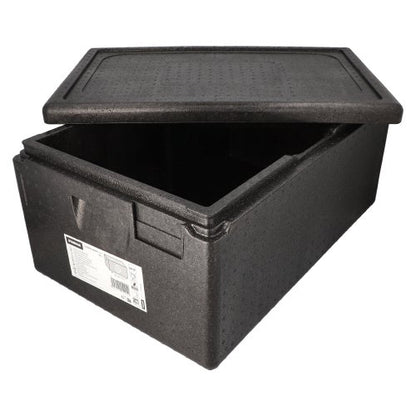 Le conteneur de transport isolant Starpak noir, EPP 60 cm x 40 cm « Gastro-Norm 1/1 », dispose d'un couvercle partiellement ouvert qui montre l'intérieur vide et d'une étiquette frontale avec code-barres - parfait pour les applications gastronomiques.