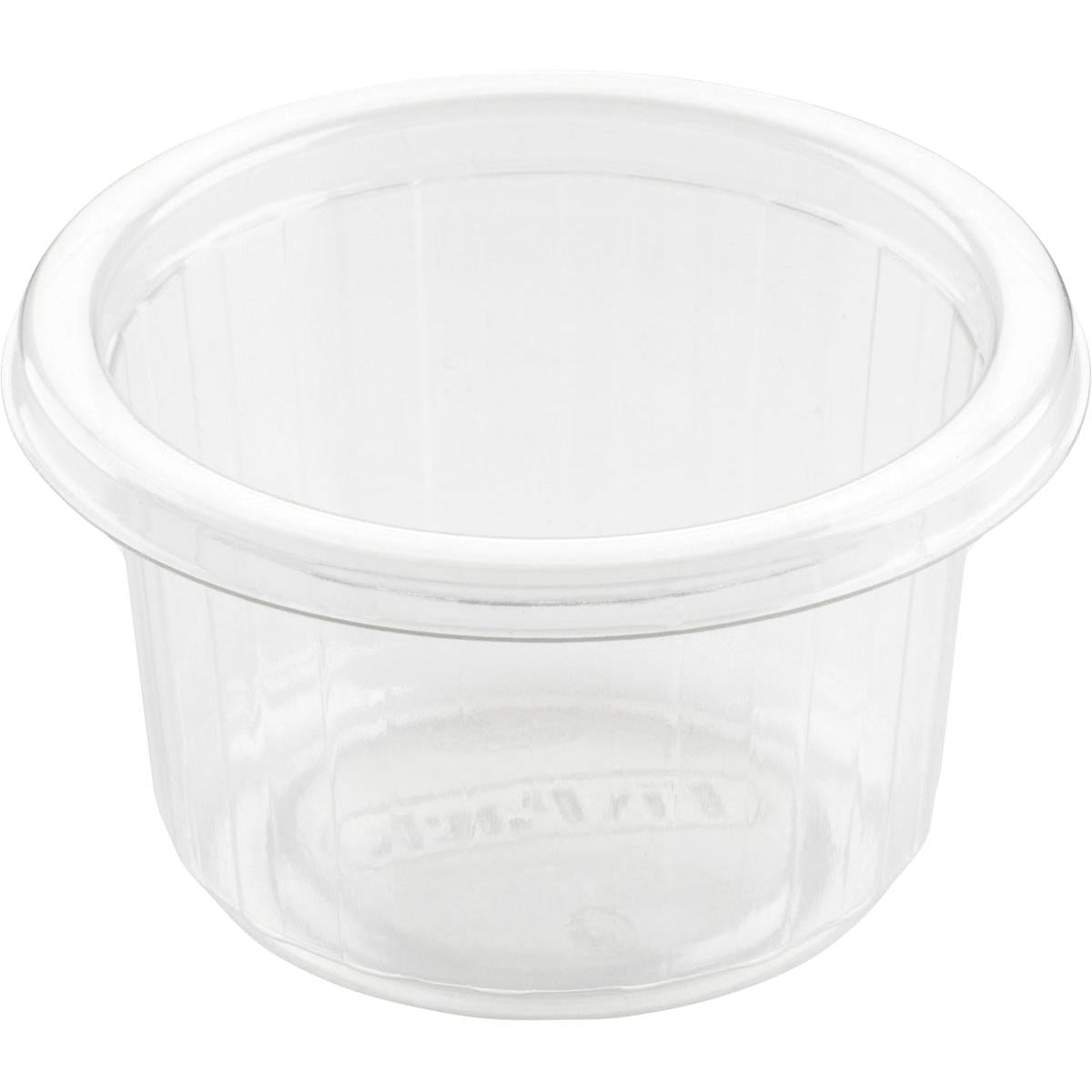Le gobelet à vinaigrette Duni GmbH Fixpack Transparent APET 80x80x46 mm (paquet de 50 pièces) est un petit récipient nervuré à large bord, idéal pour les sauces ou les épices, représenté vide sur fond blanc.