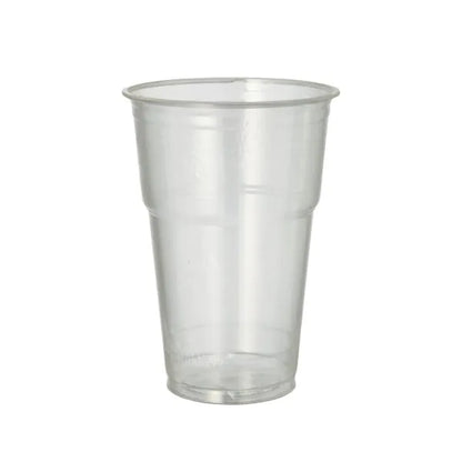 Le gobelet à boissons froides PAPSTAR 70 en PLA "pure" de PAPSTAR GmbH se tient debout, clair comme du cristal et respectueux de l'environnement, sur un fond blanc - idéal pour les boissons rafraîchissantes.