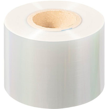 Eine große Rolle klarer, glänzender PET-Siegelfolie Antifog PET der Duni GmbH mit einem Pappkern steht aufrecht auf weißem Hintergrund. Die transparente Folie ist beschlagfrei und sorgt für optimale Klarheit bei anspruchsvollen Verpackungsanwendungen.