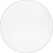 Ein weißes, strukturiertes, kreisförmiges Objekt mit einem subtilen diagonalen Linienmuster, das der Starpak Tischdecke, stoffähnlich Airlaid 20 m x 1,2 m Folie (1 Rolle) von Starpak, vor einem weißen Hintergrund ähnelt.