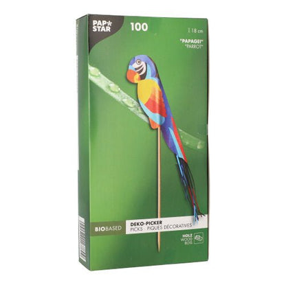 La boîte verte des PAPSTAR 100 Deko-Pickers de la société PAPSTAR contient 100 picks en bois avec des perroquets en papier colorés - idéal pour des présentations élégantes. L'emballage contient des informations sur le produit et des images en plusieurs langues.