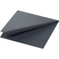Une serviette en cellulose Duni GmbH 24x24 cm, 3 plis, noire, d'un paquet de 250 pièces, est partiellement pliée en diagonale sur un fond blanc, mettant en valeur les bords texturés et la couleur gris-noir profond.