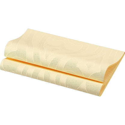 Une serviette jaune pâle pliée Elegance 48 x 48 cm 1/4 pli Lily de Duni GmbH avec un motif géométrique ondulé subtil et une texture lisse est montrée sur un fond blanc.