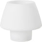 La lampe de table moderne, blanche mate, reflète l'élégance minimaliste des photophores Moody Maxi de Duni GmbH, en silicone, blanc - les deux se distinguent par des lignes claires et une simplicité sans interrupteurs ni décorations visibles.