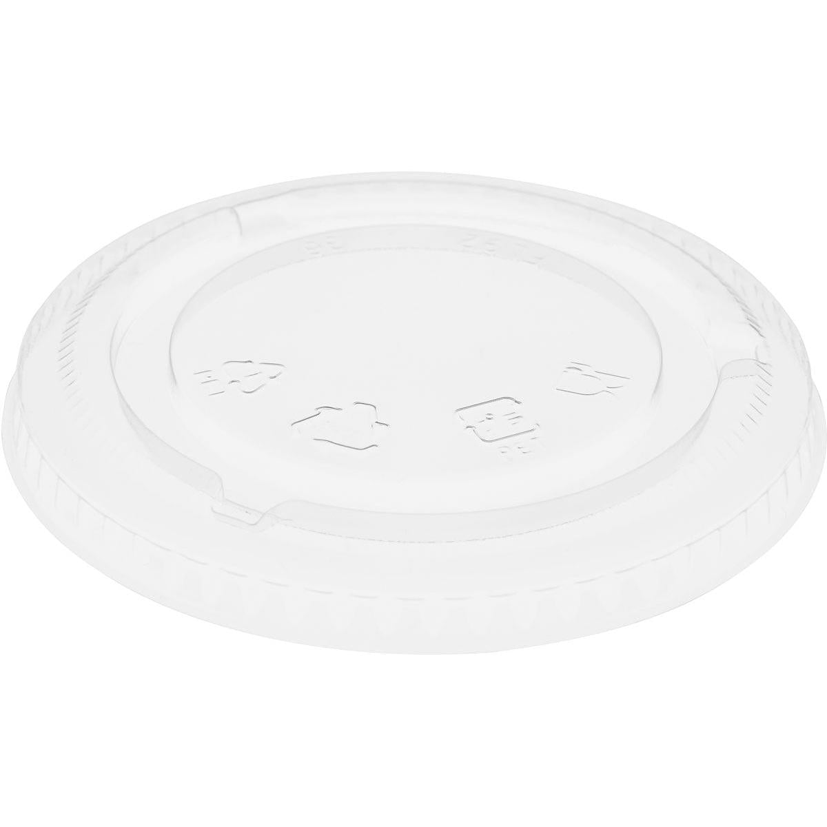Un couvercle plat transparent fermé pour 188001-2 de Duni GmbH, en rPET avec des symboles de recyclage en relief et un bord texturé pour une meilleure prise, présenté en vue de dessus légèrement inclinée. Emballage : 60 pièces - idéal pour un emballage durable.