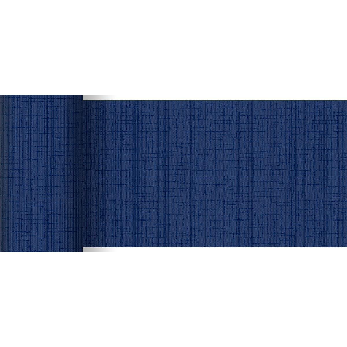 Le chemin de table Dunicel 20 m x 15 cm de Duni GmbH présente un motif texturé en grille de couleur bleu foncé - parfait pour une décoration de table élégante ou une utilisation créative, ici partiellement déroulé sur fond blanc.