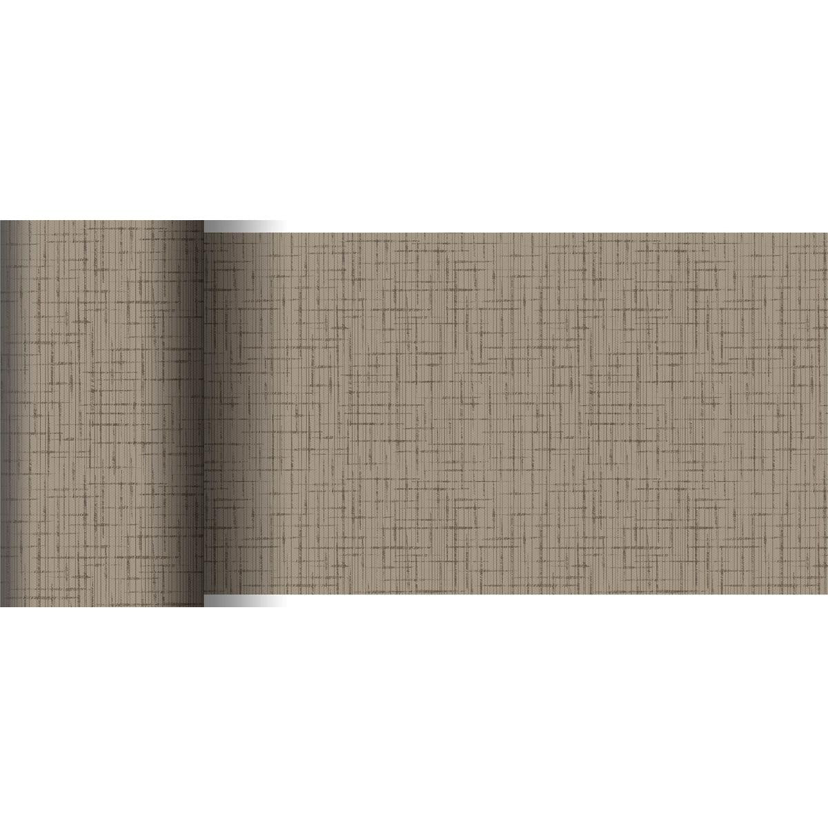 Un rouleau de chemin de table Dunicel 20 m x 15 cm de Duni GmbH avec une surface beige texturée et un motif discret de hachures croisées marron est partiellement déroulé sur fond blanc - idéal pour une décoration de table élégante.