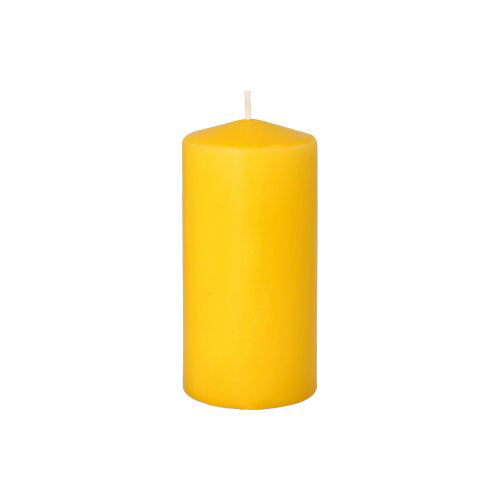 Une bougie massive jaune Starpak 8 Ø 50 mm · 100 mm avec un fond plat et une extrémité légèrement pointue, mèche centrée non allumée. Parfait pour votre porte-bougie préféré. Le fond est blanc simple. Marque : Starpak.