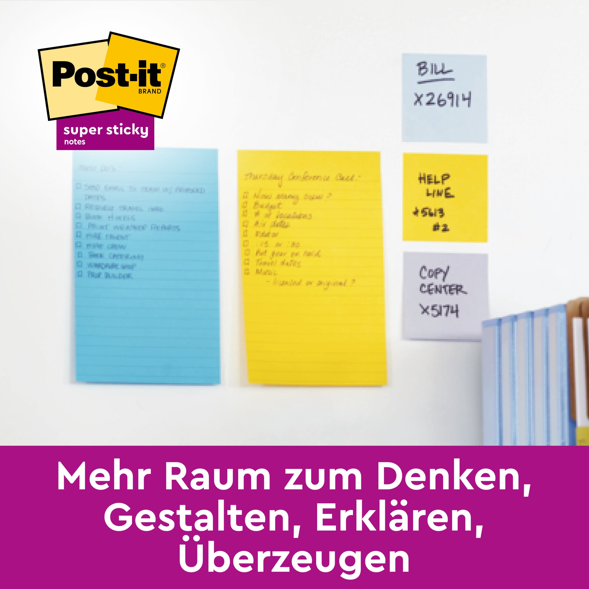 Drei Post-it® Super Sticky Meeting Notes (203 x 153 mm, verschiedene Farben, 70 Blatt/Block, 3 Blöcke) der 3M Deutschland GmbH zeigen handschriftliche Listen auf einer weißen Wand mit Logo oben und deutschem Slogan unten, die Ordner teilweise abdecken.