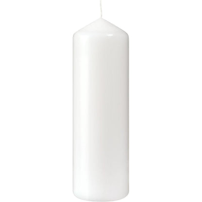 Une bougie pilier blanche (220 x 70 mm, environ 90h de combustion) de Duni GmbH avec une pointe effilée et une mèche non allumée se tient debout sur un fond blanc - idéale pour tous ceux qui recherchent une lumière de bougie durable.