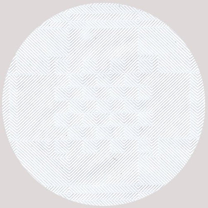 La PAPSTAR nappe en papier embossée damassée (blanc, 100 m x 1,2 m) de la PAPSTAR GmbH présente un motif géométrique de fines lignes blanches avec des motifs de losanges et de carrés - idéal pour les mariages et les occasions festives.