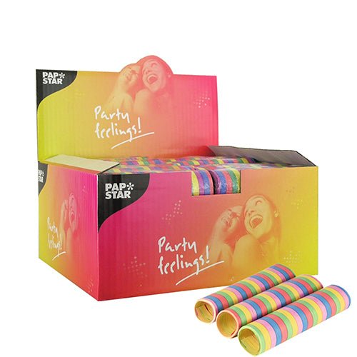 Un présentoir coloré de la société PAPSTAR avec l'inscription « PAP STAR Partygefühl! » contient plusieurs serpentins enroulés PAPSTAR 3 serpentins de 4 m. Sur le devant, trois serpentins sont illustrés, la boîte montre des personnes souriantes et des décorations de haute qualité.
