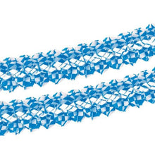 La guirlande en papier PAPSTAR Ø 16 cm en bleu bavarois (difficilement inflammable) de PAPSTAR GmbH est représentée sur fond blanc - idéale pour la décoration de l'Oktoberfest.