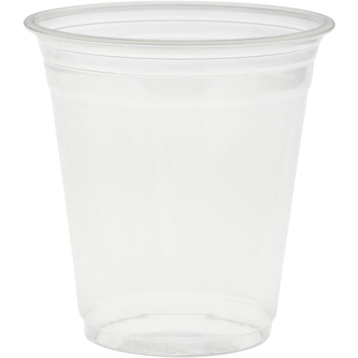 Le verre Crystal Transparent de Duni GmbH est un gobelet debout en plastique transparent avec un fond blanc et un bord légèrement évasé. Il offre l'apparence d'un verre élégant tout en étant fabriqué avec des matériaux de haute qualité pour un usage quotidien.