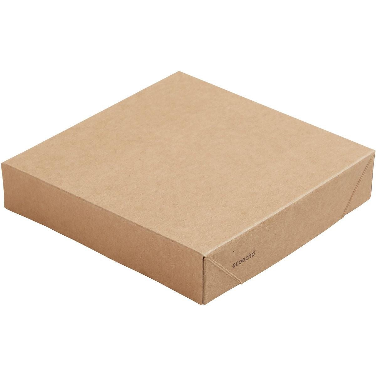Une simple boîte en carton rectangulaire marron avec couvercle Viking de Duni GmbH (140x140x29mm, Carton/PLA), fermée de manière durable, avec "ecoecho" dans un coin ; sur fond blanc. Emballage : 300 pièces.