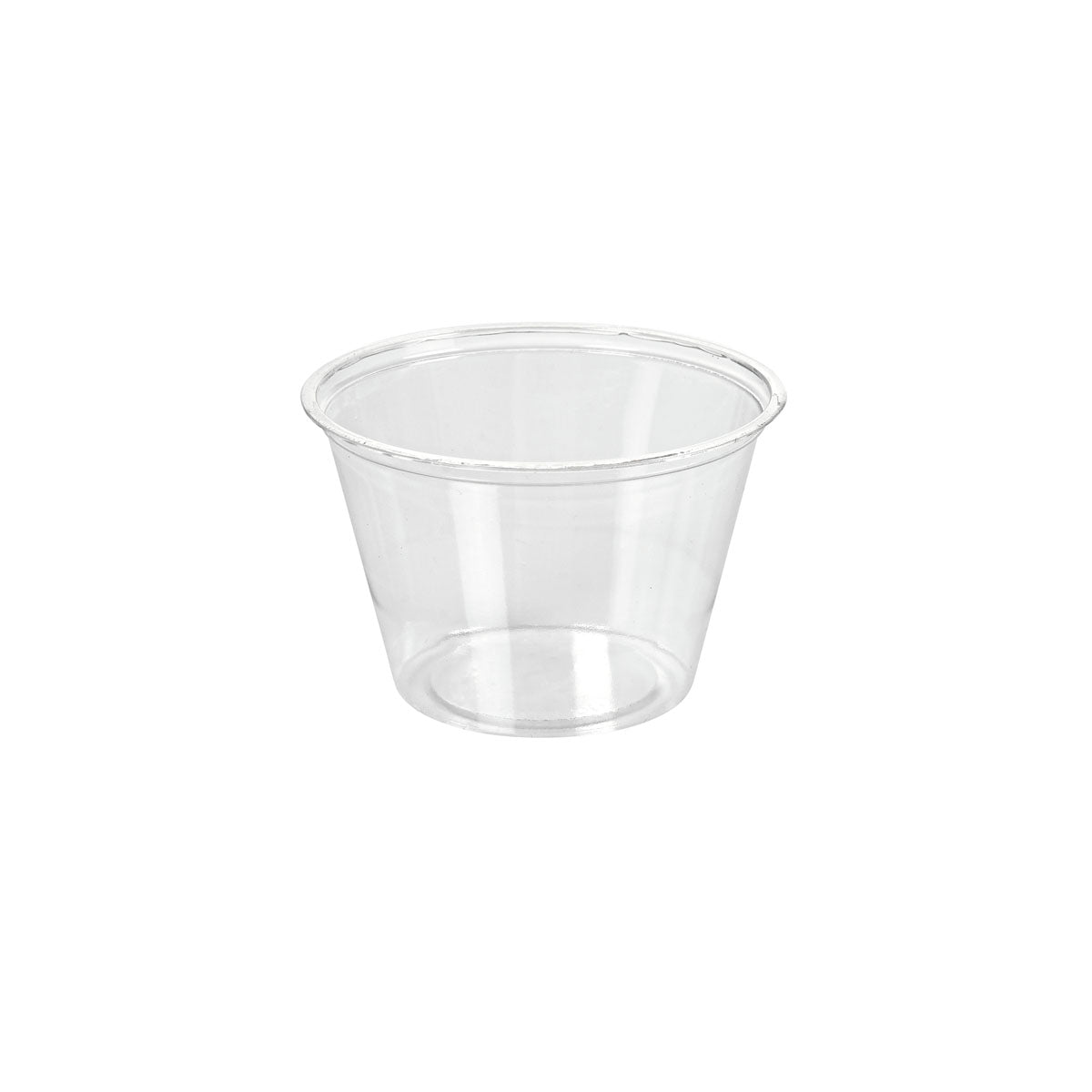 Un gobelet à vinaigrette transparent en rPET de 120 ml de Duni GmbH (74x74x47 mm) avec une large ouverture et des côtés légèrement effilés est représenté sur un fond uni blanc. Vendu en paquets de 200 pièces.